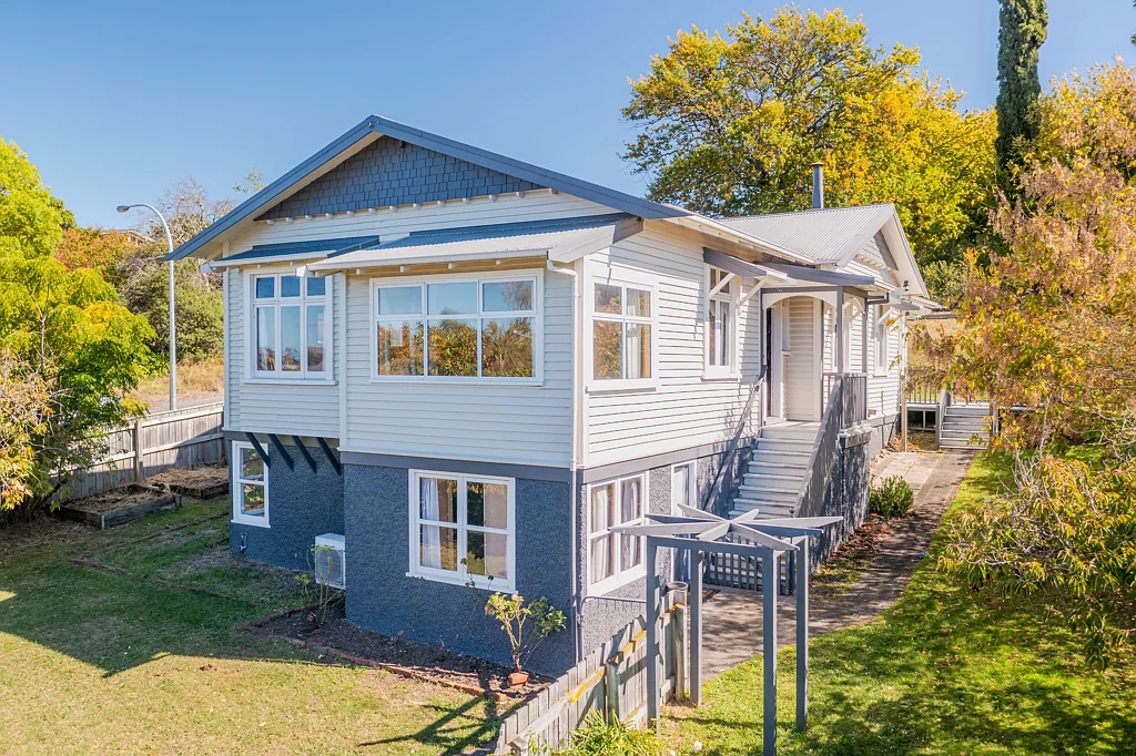 Waipukurau and Surrounds 4Moenga Gracious and spacious with self contained flat