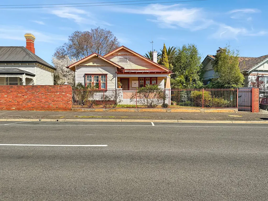 Maryborough 3房  CHARACTER, SPACE AND SCOPE TO MAKE IT YOUR OWN IN THE HEART OF MARYBOROUGH