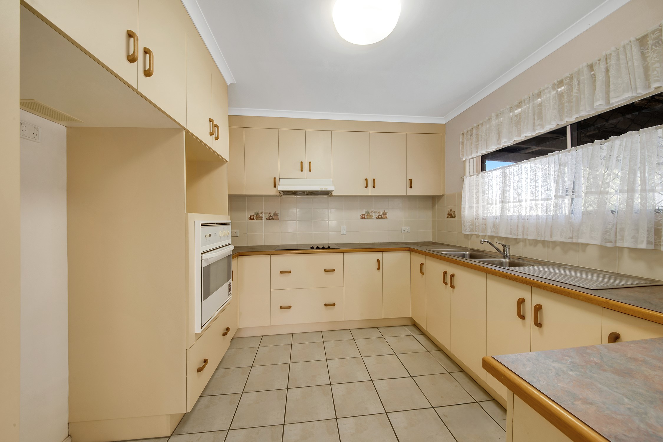 13 CERI CT, NEW AUCKLAND QLD 4680, 0部屋, 0バスルーム, House