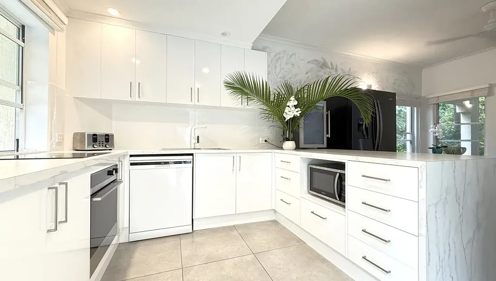 2 bedroom - Unfurnished - Communal Pool