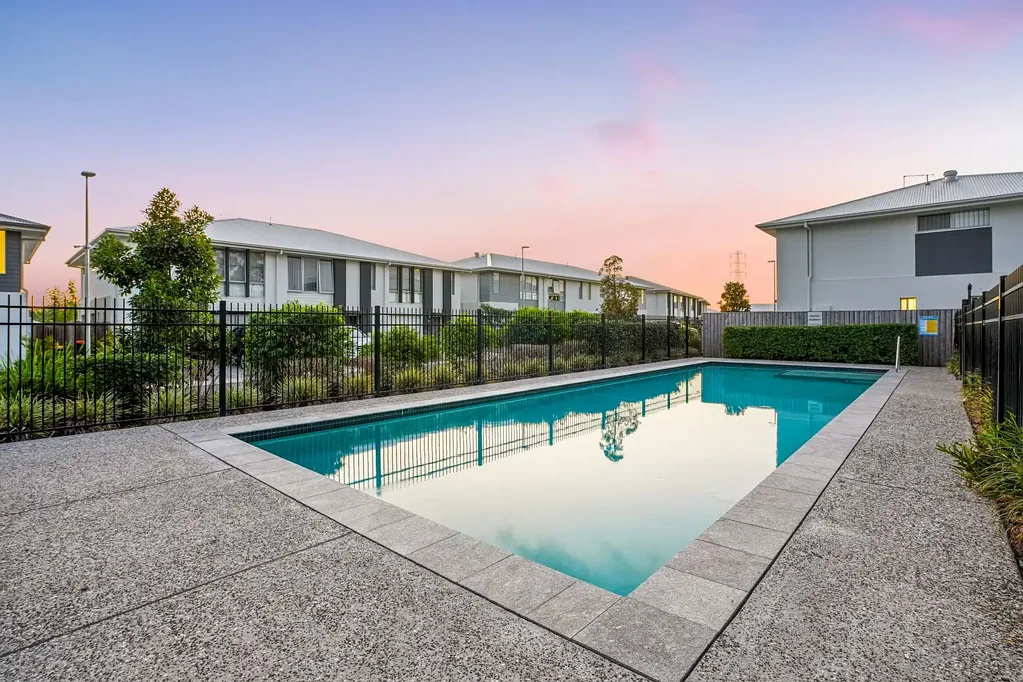 Redbank Plains 3બેડરૂમ Hillside Residences Three Bedroom Townhouse in Redbank Plains! The Perfect Buy! Now Offers over $679,000