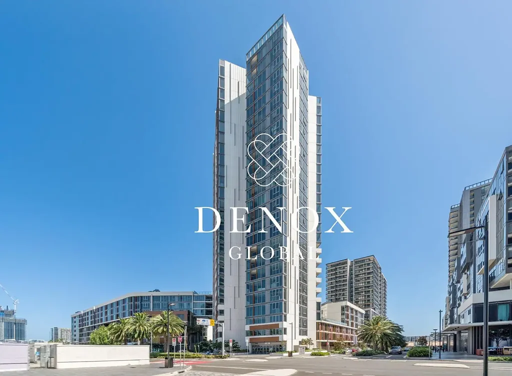 North-east Facing Grand 3 Bedroom Apartment With Splendid Water View Now Available for Leasing!