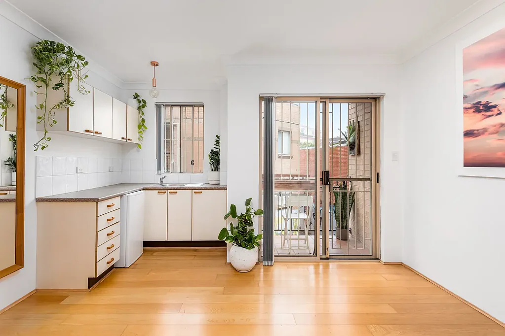 Fresh, Bright Spacious Studio With Nice Layout and Entry-Level Appeal