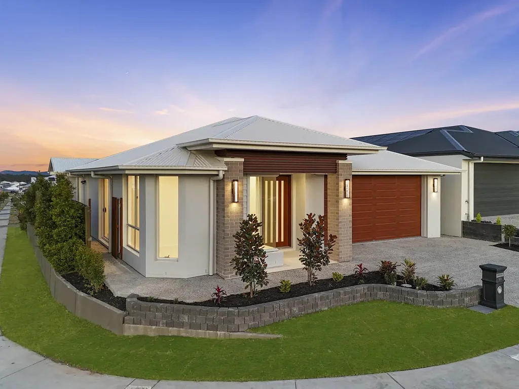 Greenbank 4房 Everleigh Estate 全新家庭住宅，带两间主卧套房 Brand New Family Home with Two Master Suites in Everleigh Estate