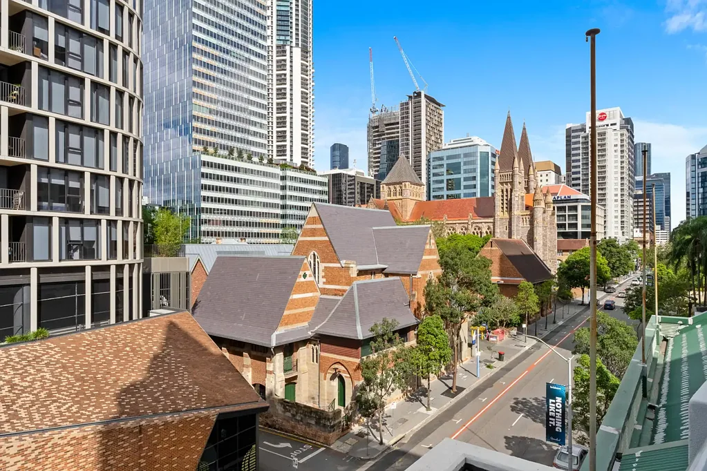Brisbane City 3 Bedroom 256sqm of Inner-City Luxury! Expansive 3 Bedroom Apartment with Stunning Cathedral Views