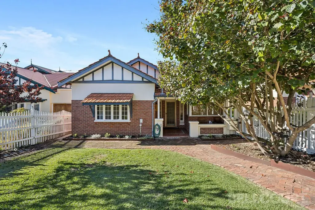 Mount Lawley 2房  EXQUISITE FACADE ONLY HINTS AT THE BEAUTY WITHIN