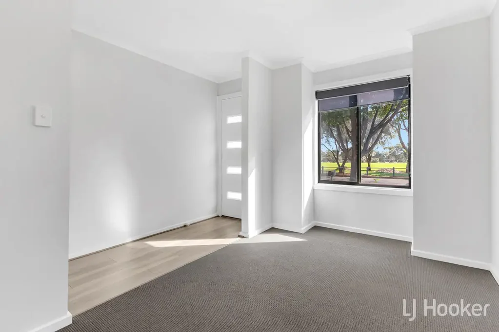 Elizabeth Downs 4房  MODERN RESERVE-FRONT LIVING IN A PRIME FAMILY LOCATION