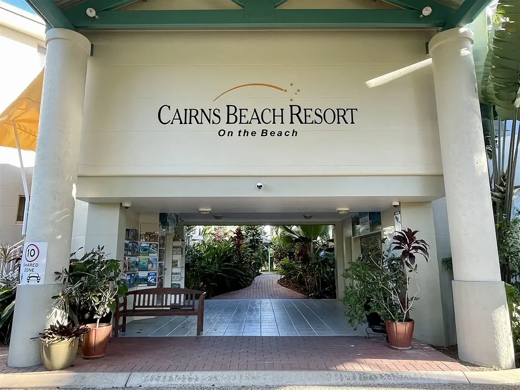Holloways Beach 1部屋 Fully Furnished Beachside Apartment - Income & Lifestyle in One