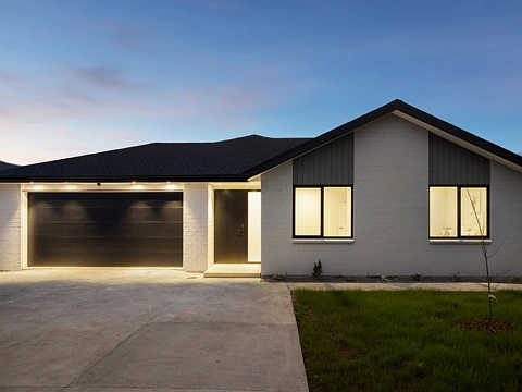 Pukekohe 6房  A home large enough to keep everyone in comfort