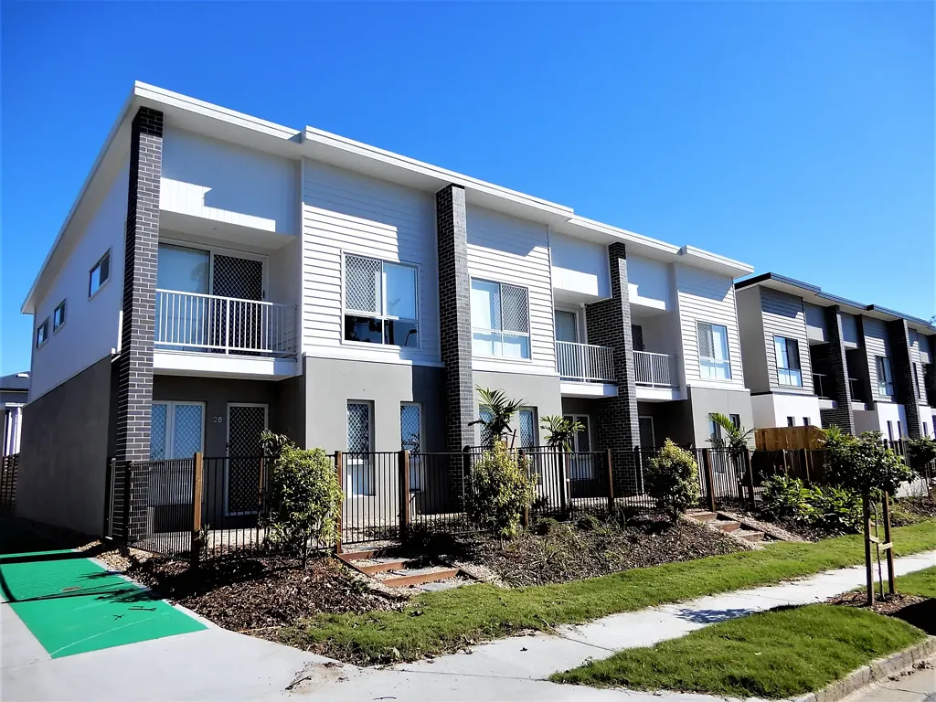 OXLEY - 4 BEDROOM TOWNHOUSE WITH 2.5 BATHROOMS