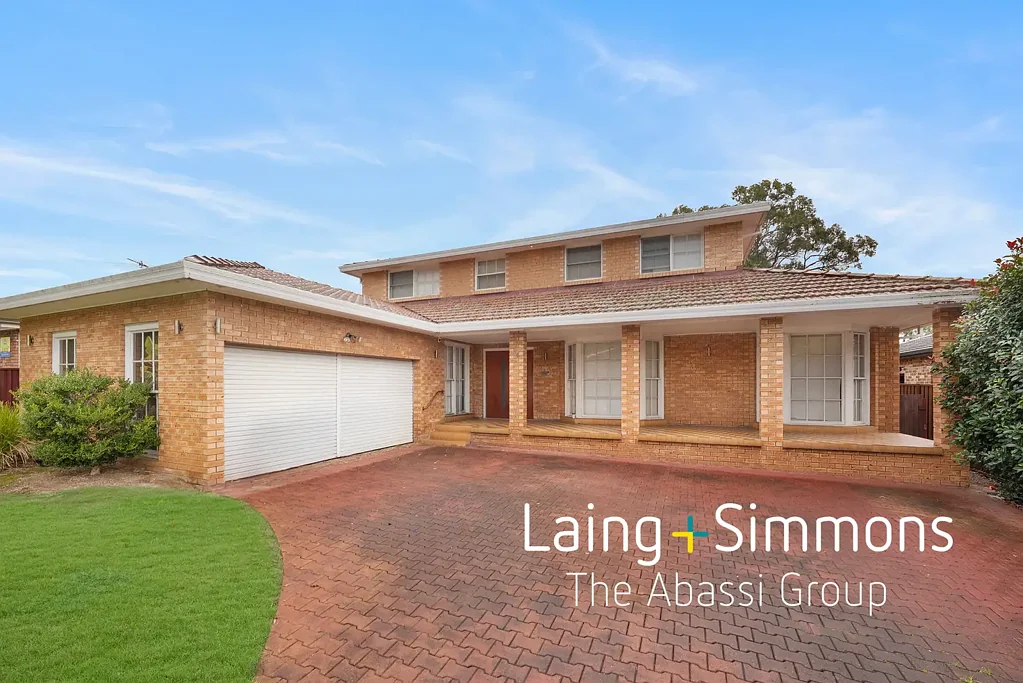 Grand Family Living Backing Onto Peaceful Reserve!