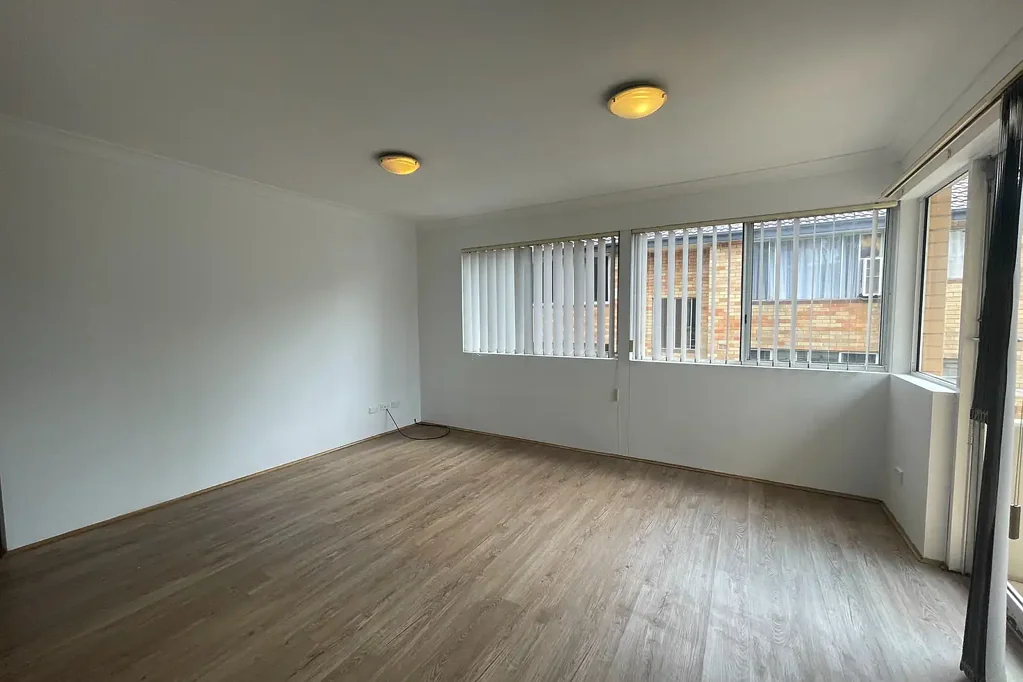 Spacious & Modern Three-Bedroom Apartment in the Heart of Kensington