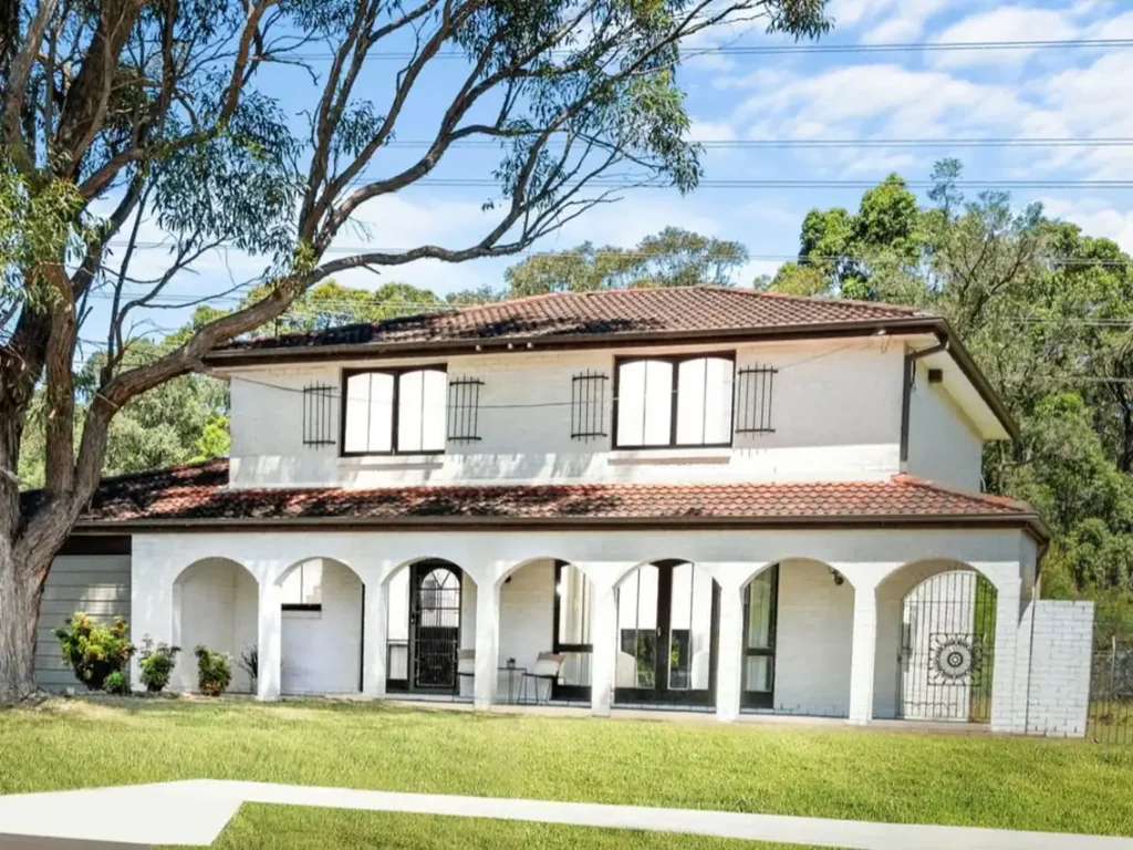 Spacious Double Brick Family Home with Pool – Right Be