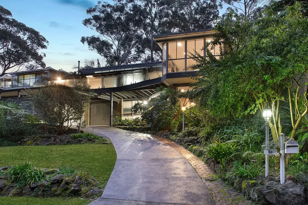 North Rocks 3ਬੈੱਡਰੂਮ Stylish family haven with serene bushland views