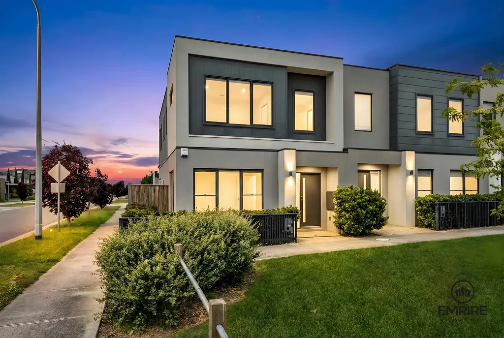 1 Parapet La, Clyde North, VIC 3978