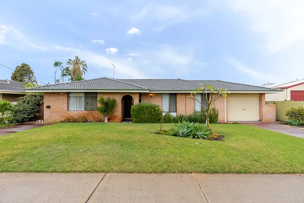 Rockingham 3房  POOLSIDE FAMILY LIVING WITH SPACE TO ENTERTAIN IN THE HEART OF ROCKINGHAM