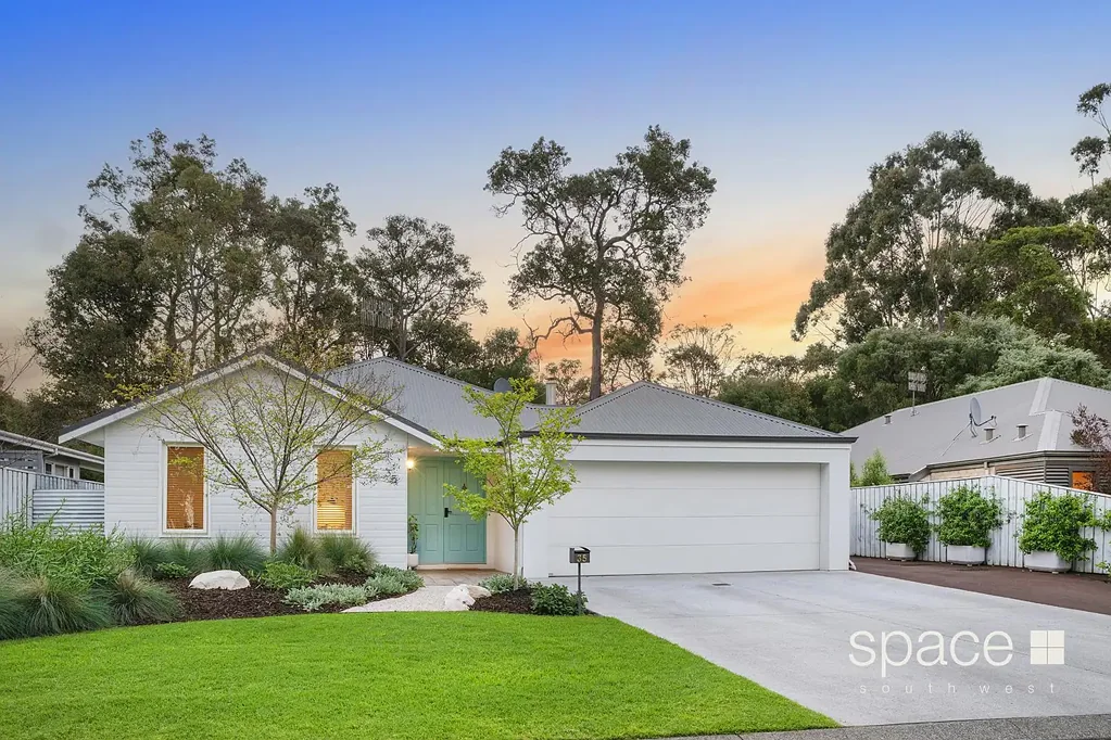 Margaret River 4房  Striking Family Home