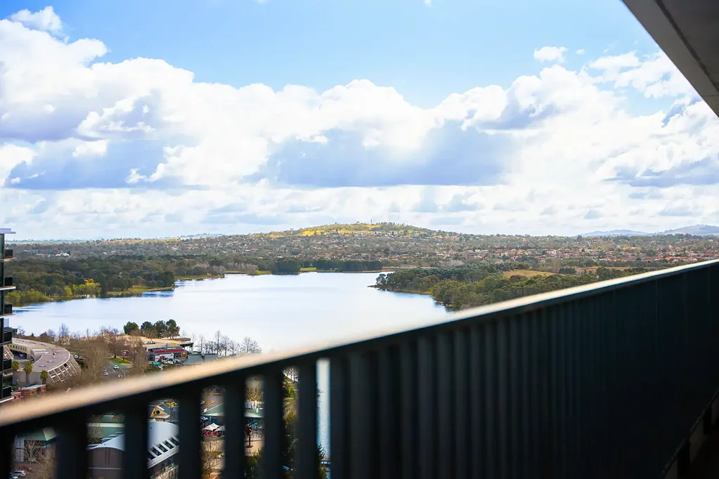 Belconnen 2 Bedroom Oversized two bedroom apartment!