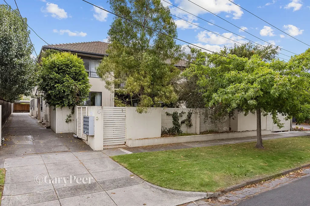 Caulfield South 1ห้องนอน Refined living in a leafy cul-de-sac