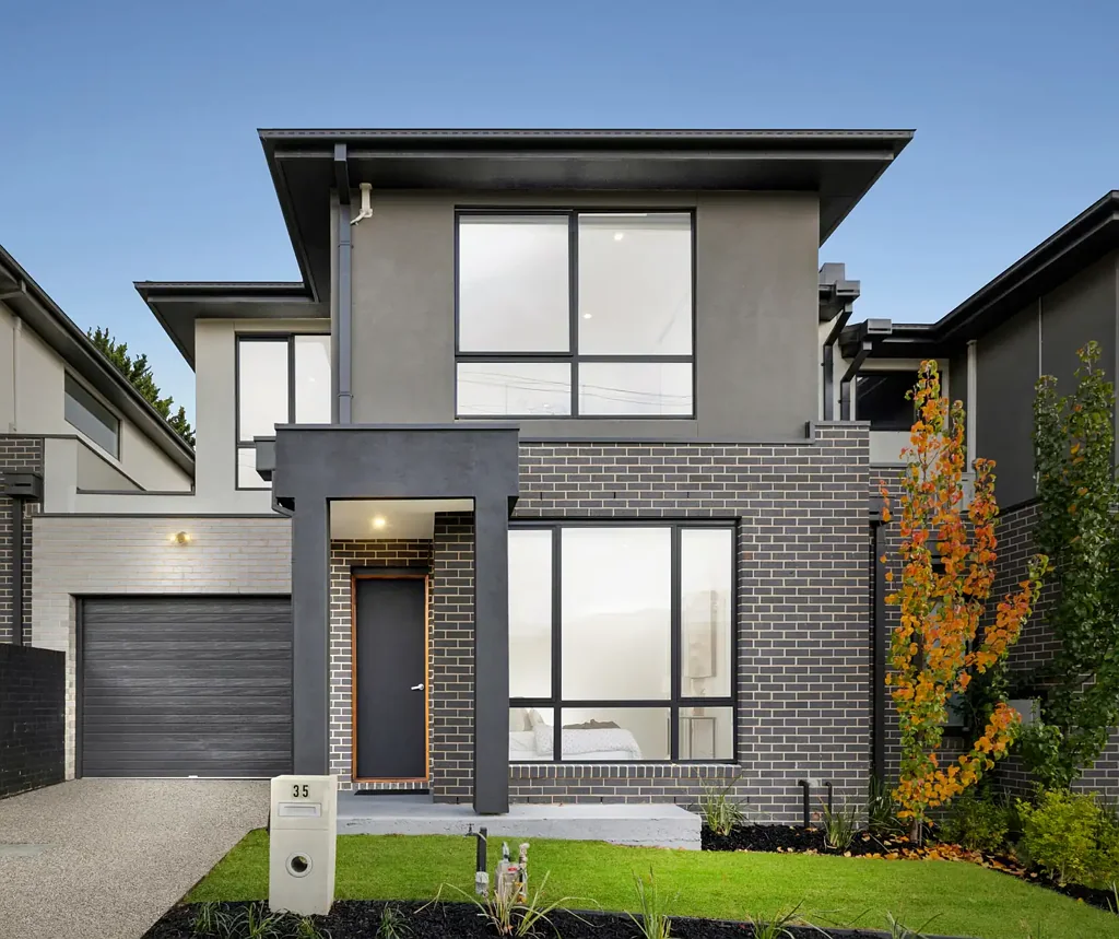 Chadstone 4Moenga Modern Luxurious Townhouse Living with Street frontage in Prime Location