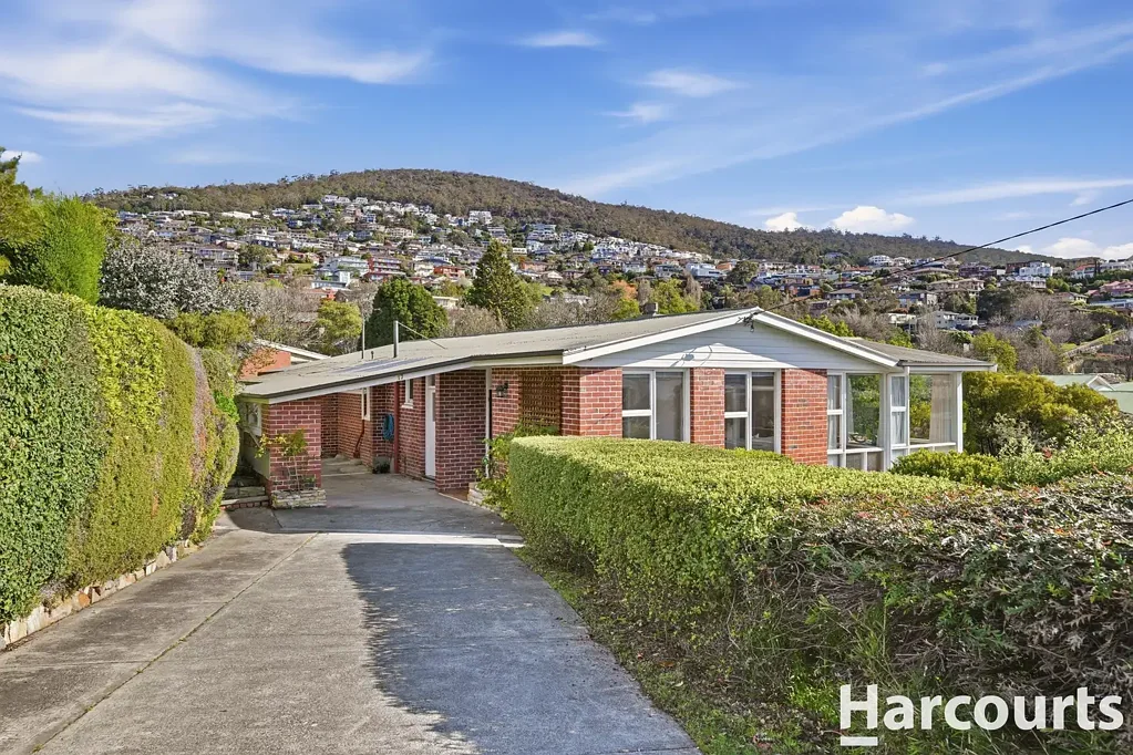 Sandy Bay 4Kwarto A Solid Sandy Bay Home with Sun, Views and Potential