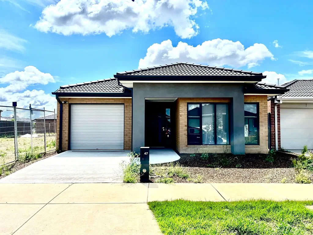 Stunning 3 bedrooms 3 bathrooms family home