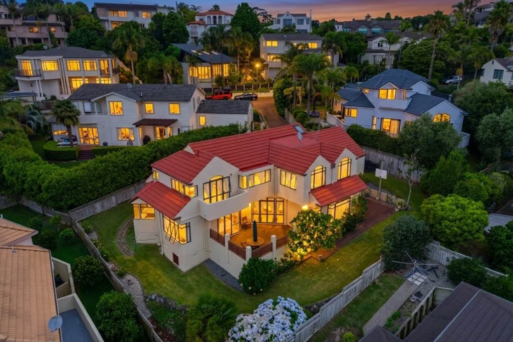 Murrays Bay 4房 Rangi学区内家庭住宅！675㎡永久产权地块，内进式双车库，全新海湾生活由此启程！ RANGI ZONE, FAMILY HOME