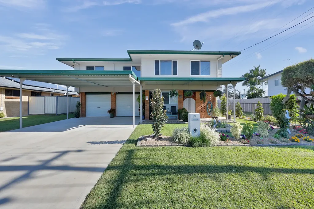 South Mackay 4房  AN EXCEPTIONALLY SPACIOUS FAMILY HOME IN THE HEART OF SOUTH MACKAY, WITH SECOND-LIVING AREA DOWNSTAIRS