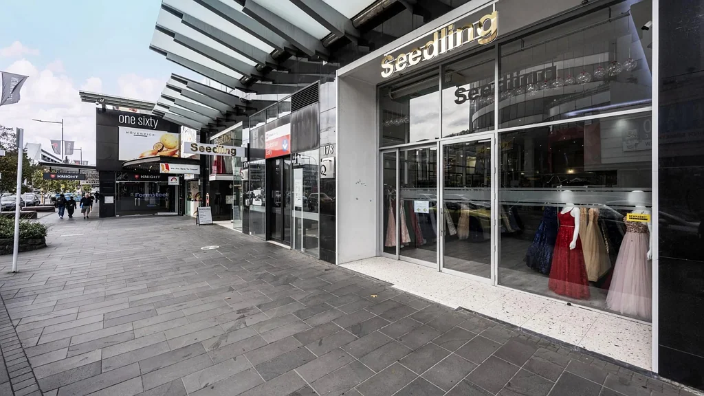 Newmarket High profile retail/hospitality on Broadway