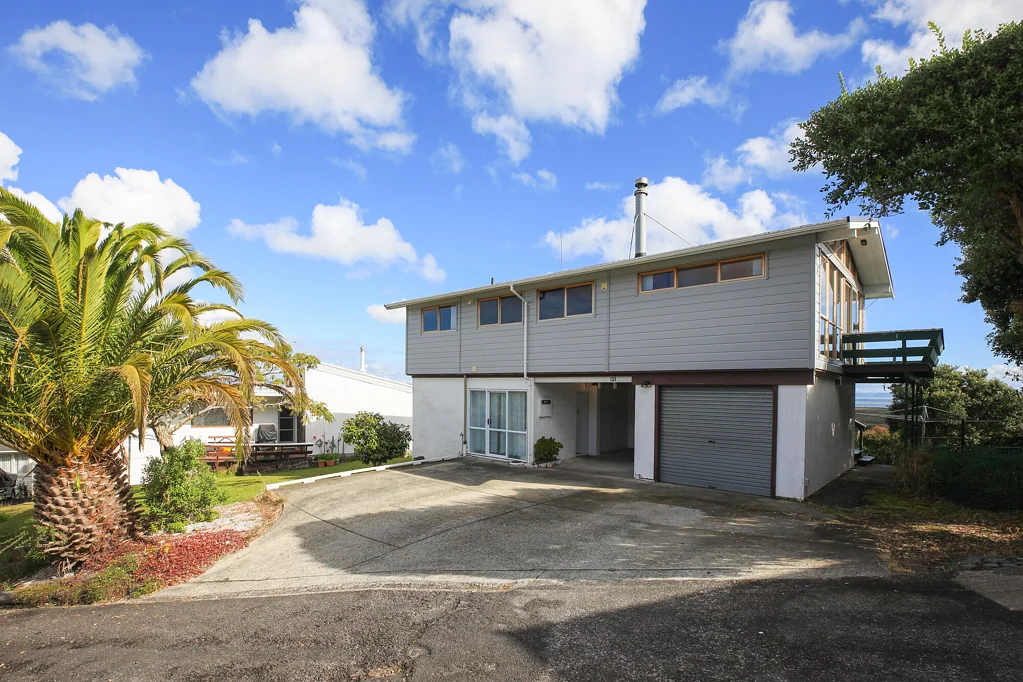 Thames 4房  Elevated Family Living with Sea Views & Space