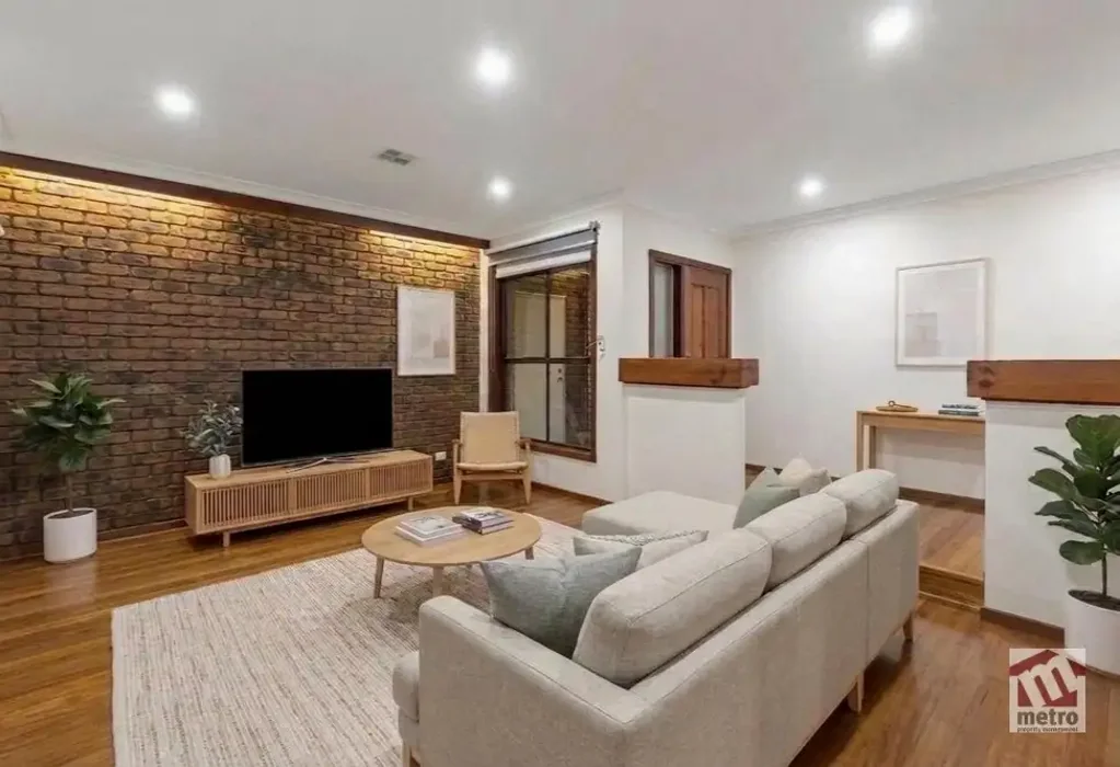 QUIET COURT LOCATION-PLENTY OF ROOM FOR THE WHOLE FAMILY!