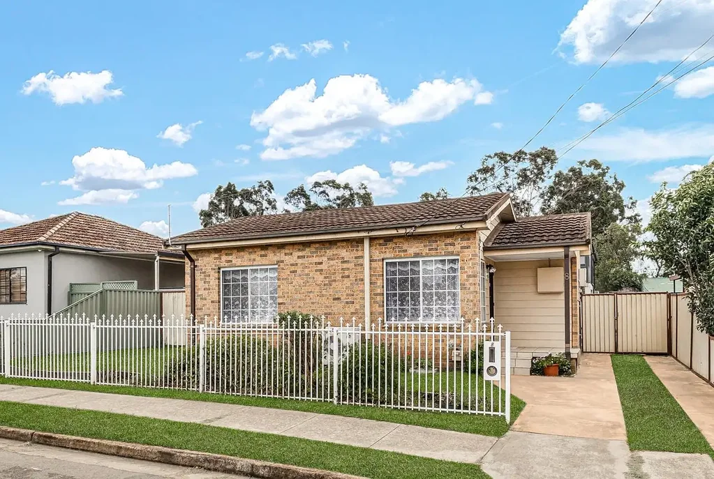 Neat & Tidy 3 Bed Home - Prime St Marys Location