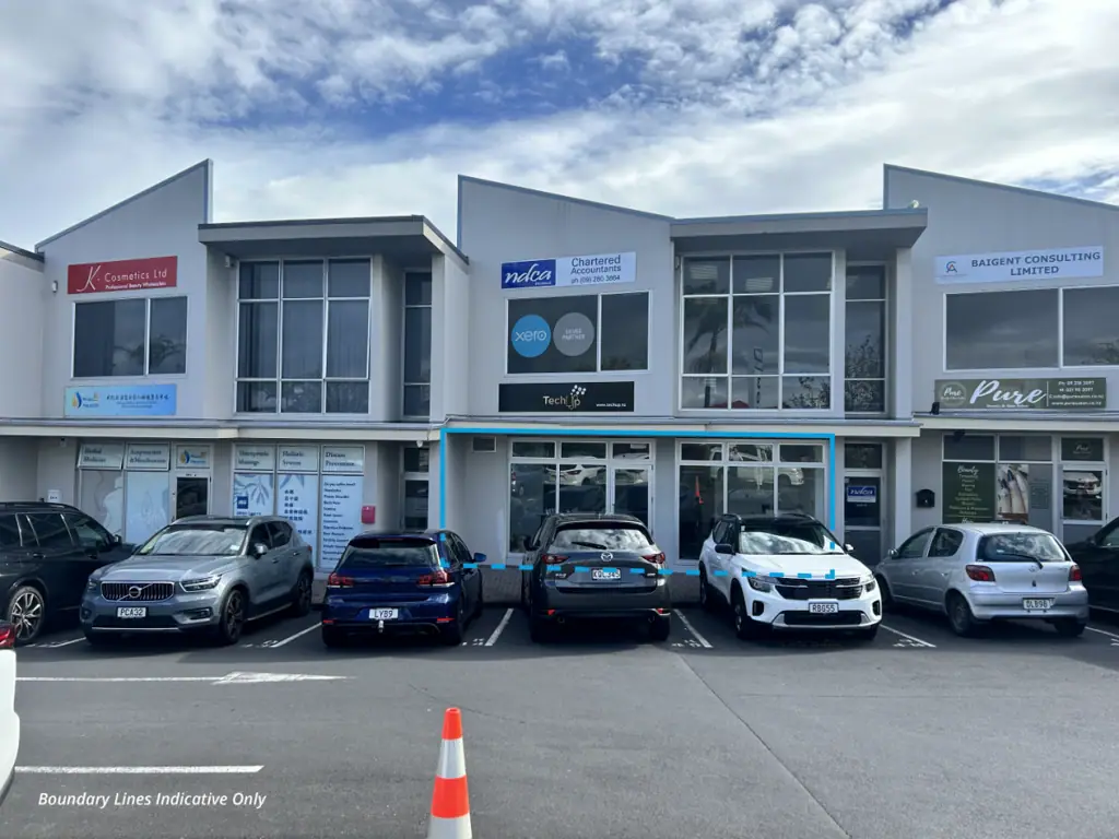 Botany Downs Versatile Retail/Office Near Botany Town Centre