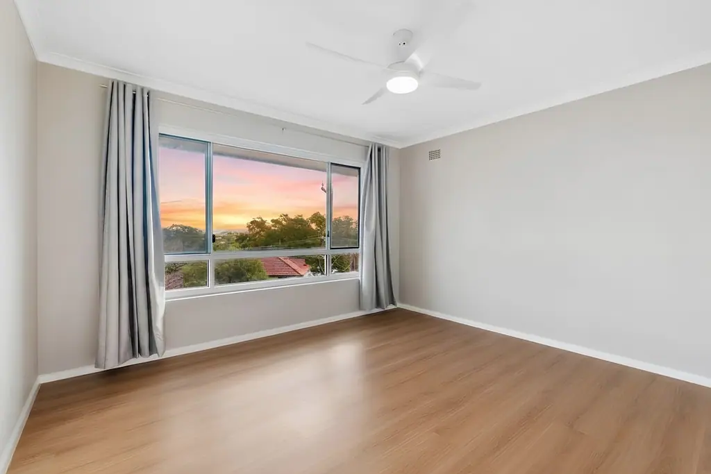 Renovated Top-Floor Living Meets Ultimate Convenience