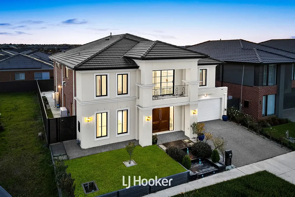 Clyde North 5房  MASSIVE DOUBLE-STOREY BRICK HOME • NEXT TO FUTURE ORANA TOWN CENTRE