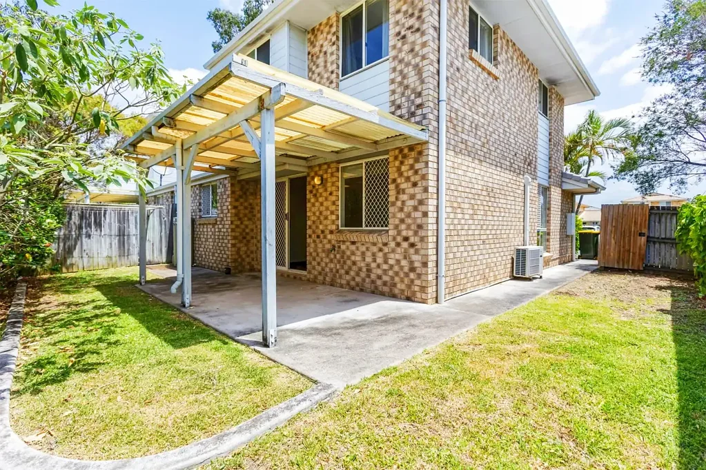 Tingalpa 2Kwarto Solid Brick Townhouse in a Convenient, Quiet Location