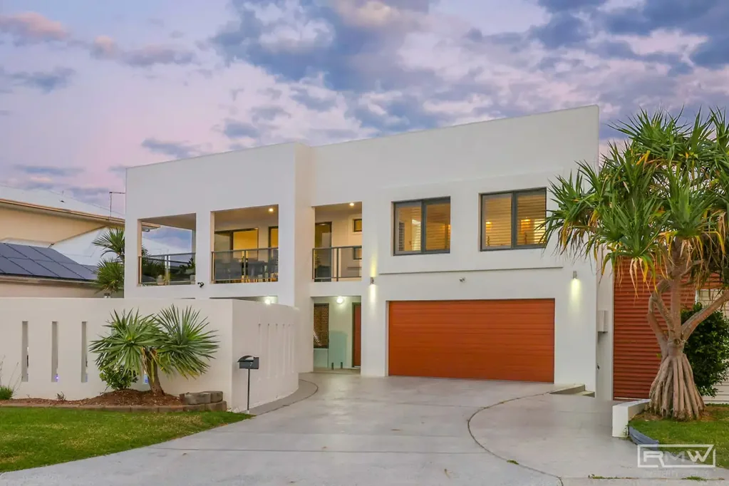 Lammermoor 4 Bedroom Luxury Coastal Living with Ocean Views, Pool & Shedding