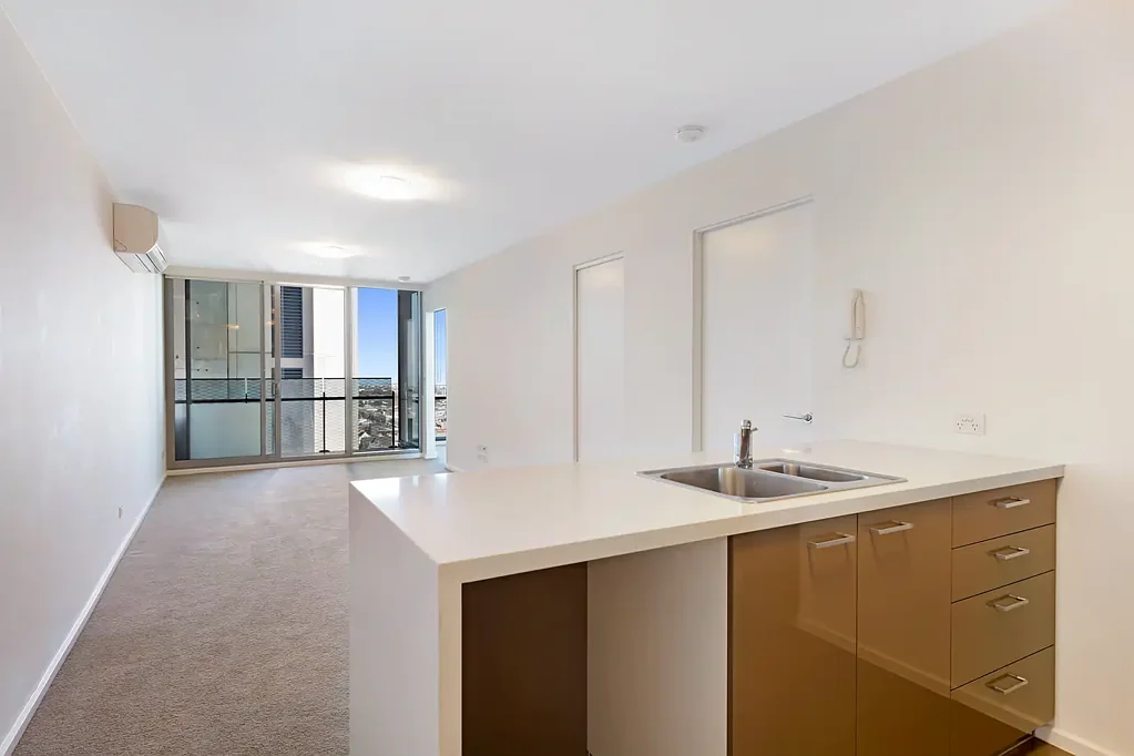 Bright Spacious two bedrooms with Study Nook!
