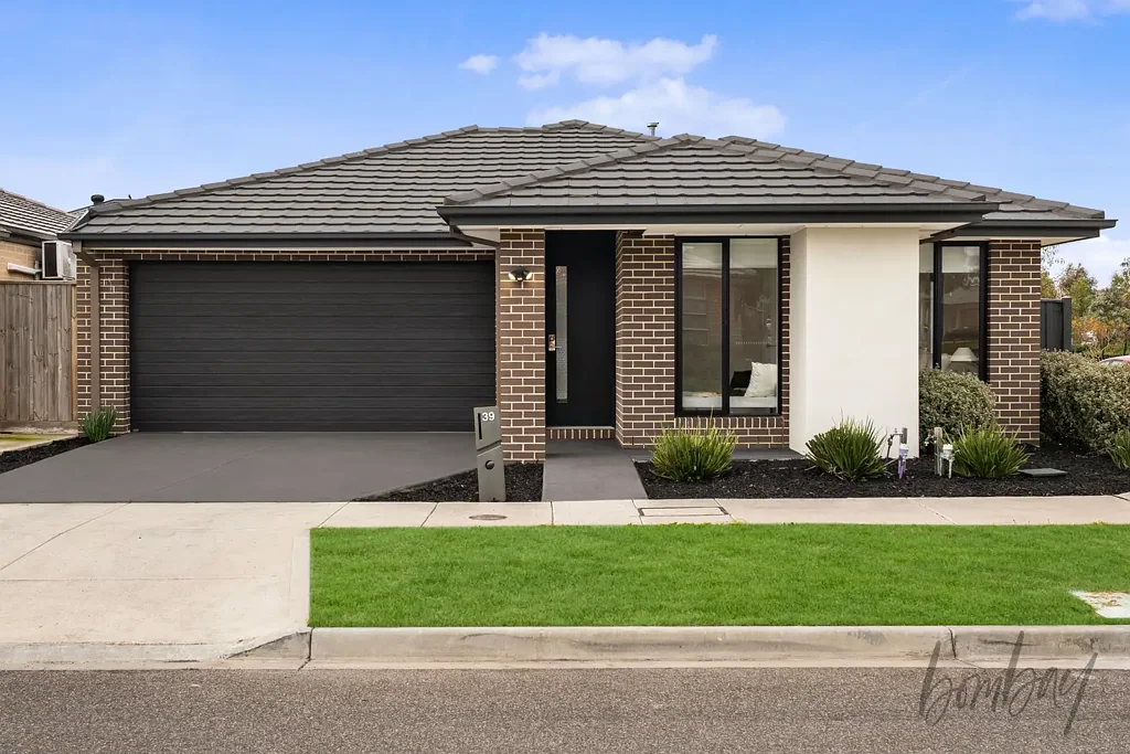 Mickleham 3房 Mickleham最受欢迎的家庭社区之一的Henley杰作 A Henley Masterpiece in One of Mickleham's Most Desirable Family Locations
