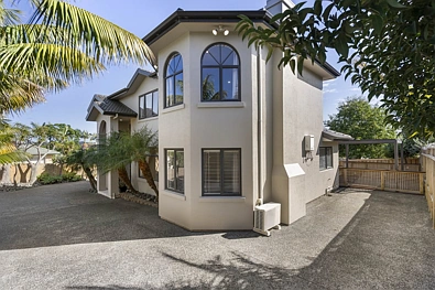 Spacious Family Living in Prime North Shore Location – 4 Bed, 3 Bath + Double Garage