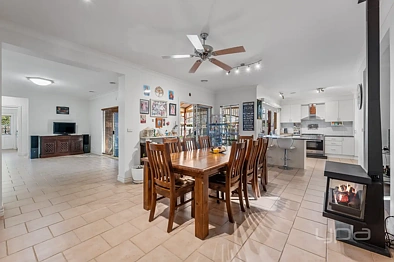 6 The Strand, Melton, VIC 3337, 5房, 2浴, House