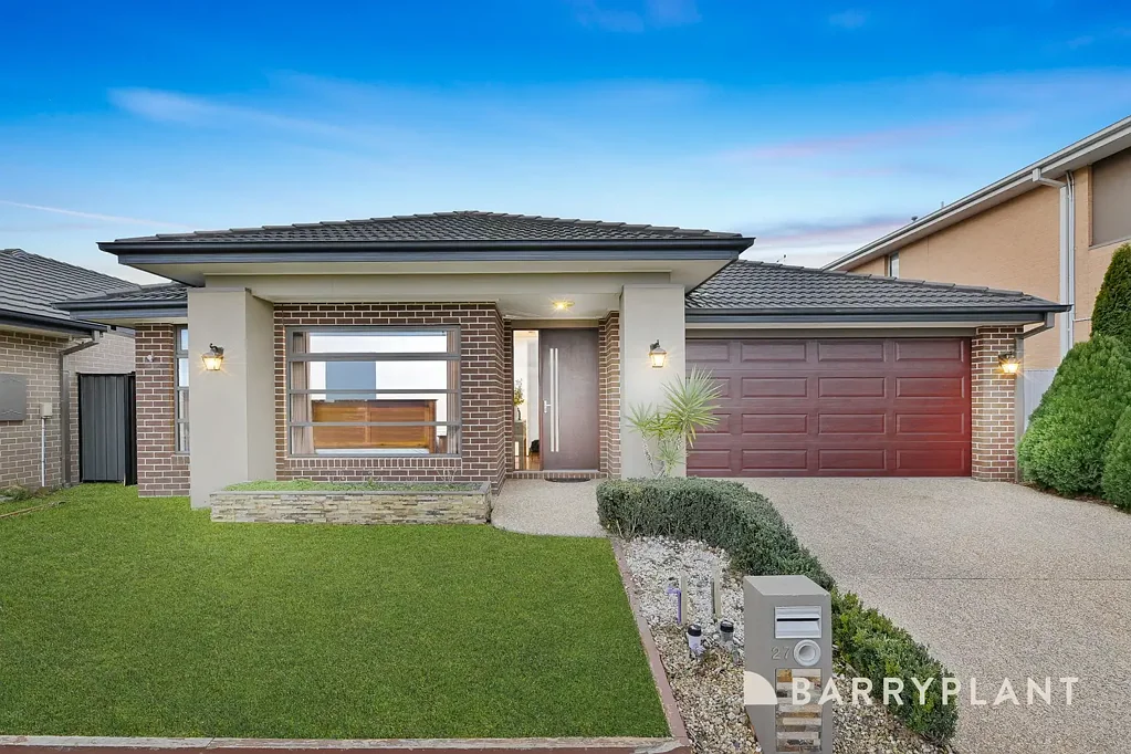 Clyde North 4 Bedroom Henley's Built 30SQ Stunner in Berwick Waters