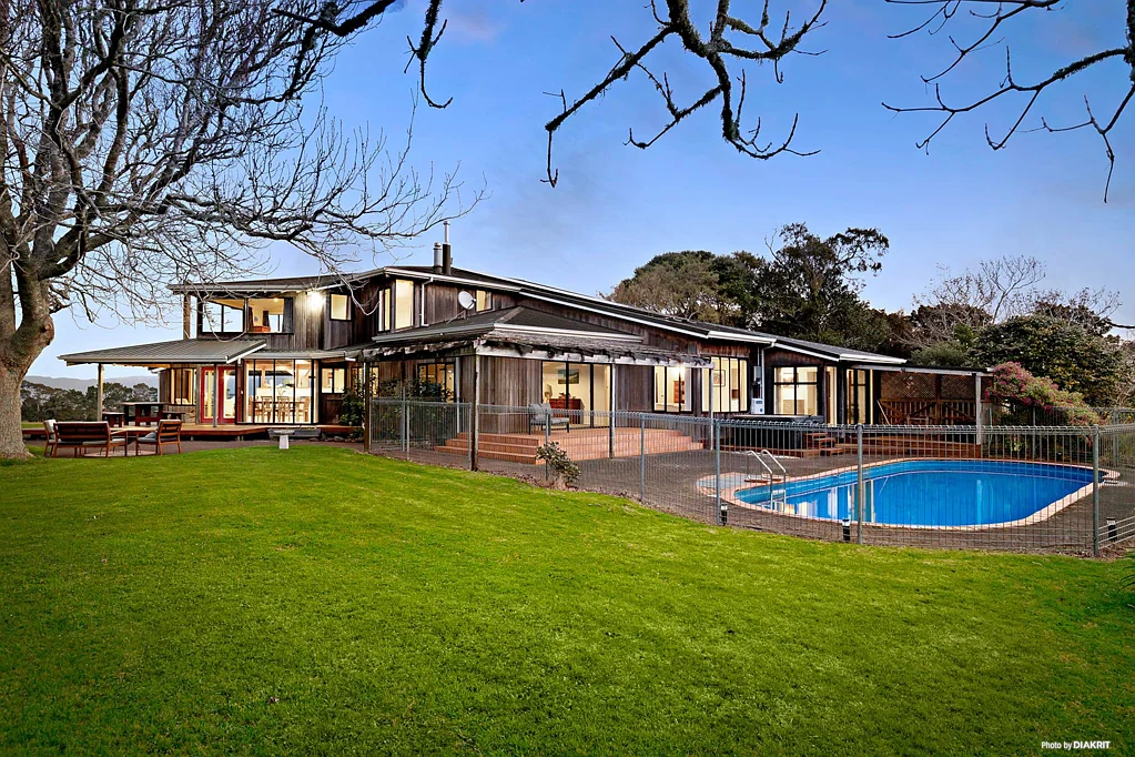 Waiuku 4房  ENTERTAINERS GRANDEUR WITH INCREDIBLE VIEWS!