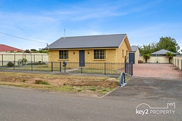 16 Jones Street North, Westbury