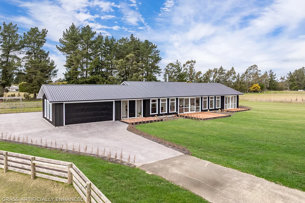 West Melton Four bedrooms, office and more on four hectares