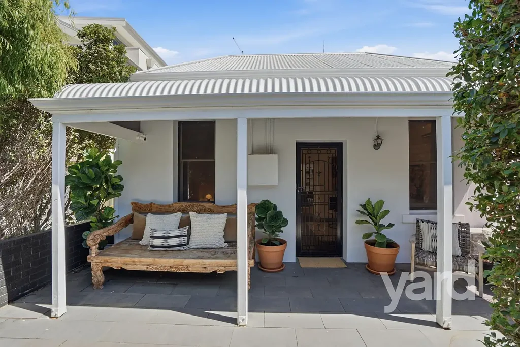 East Fremantle 3房  Heritage Charm, Poolside Serenity