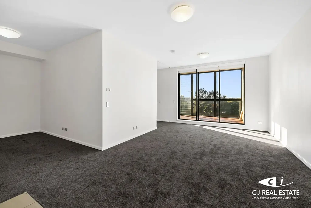 1 Bed apartment + Study in Established Pocket of Rhodes!