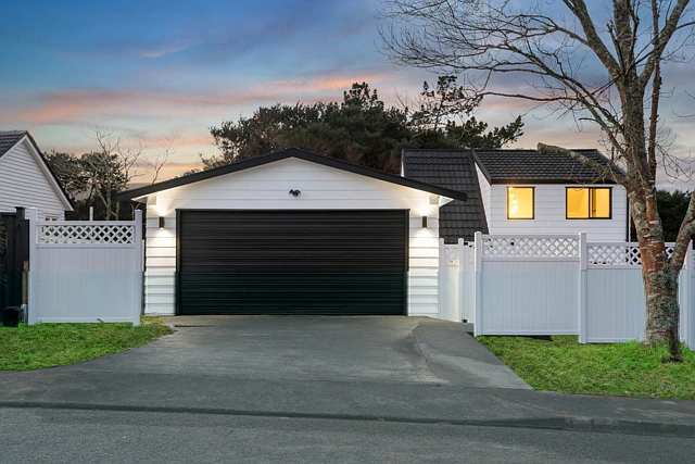 11 Claverdon Drive, Massey, Waitakere City