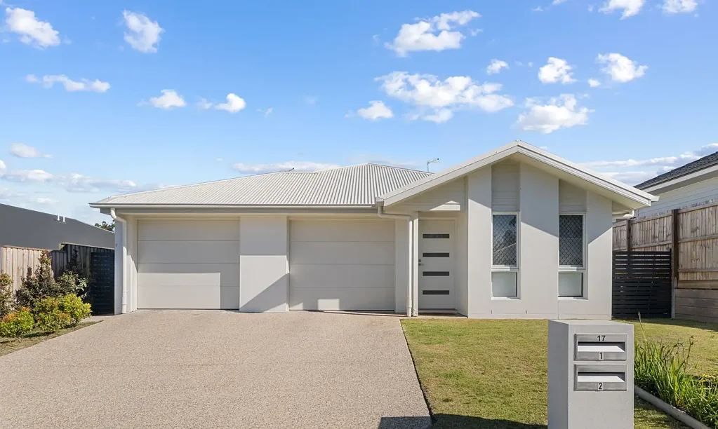 Modern 2-Bedroom Duplex in Prime Logan Reserve Location!