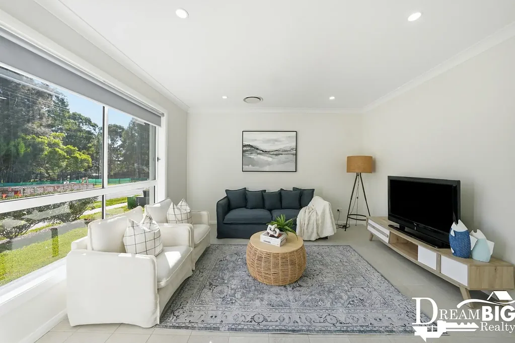 Riverstone 4chambre North Facing & A Stone Throw Away From Local Schools !!